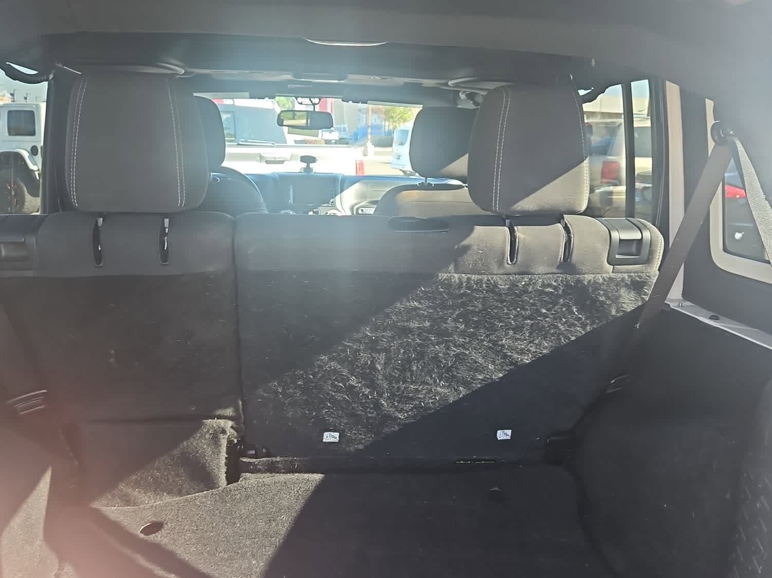 Used 2018 Jeep Wrangler Unlimited Sahara w/ Connectivity Group image 9