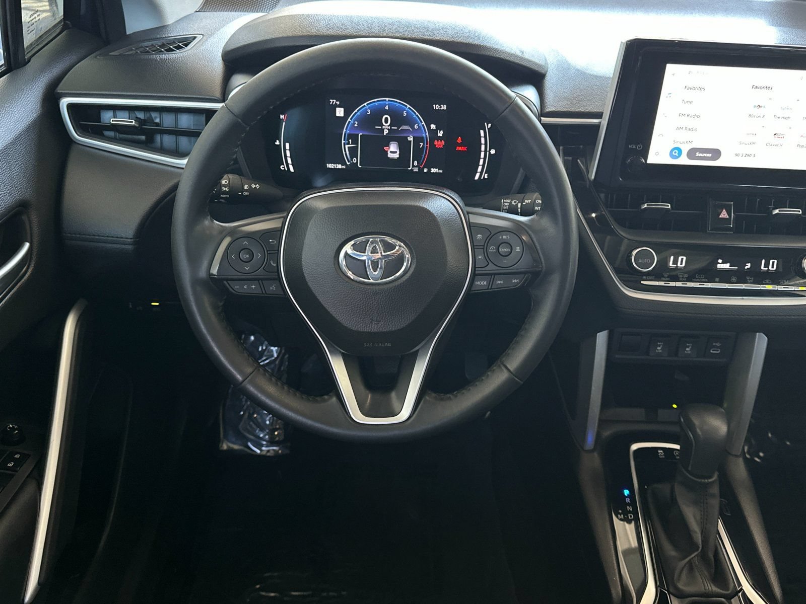 Used 2024 Toyota Corolla Cross XLE w/ Convenience Package FWD image 13
