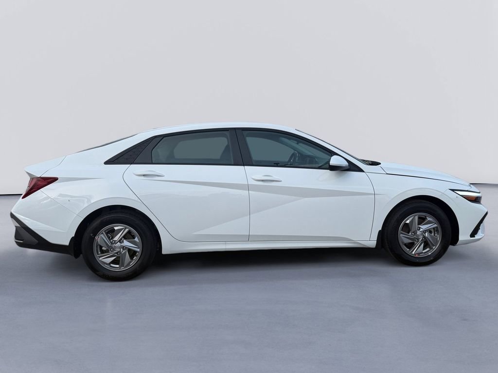 New 2026 Hyundai Elantra SE FWD video 2