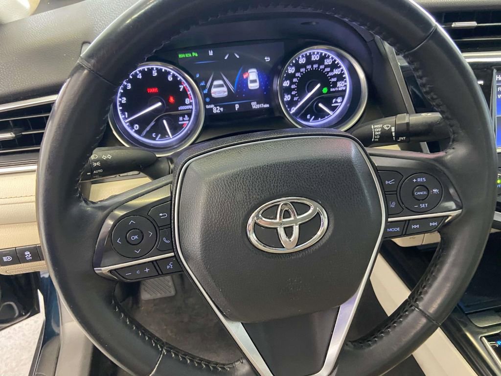 Used 2018 Toyota Camry XLE FWD image 18
