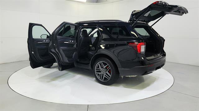 Used 2025 Ford Explorer ST-Line w/ ST-Line Street Pack image 31