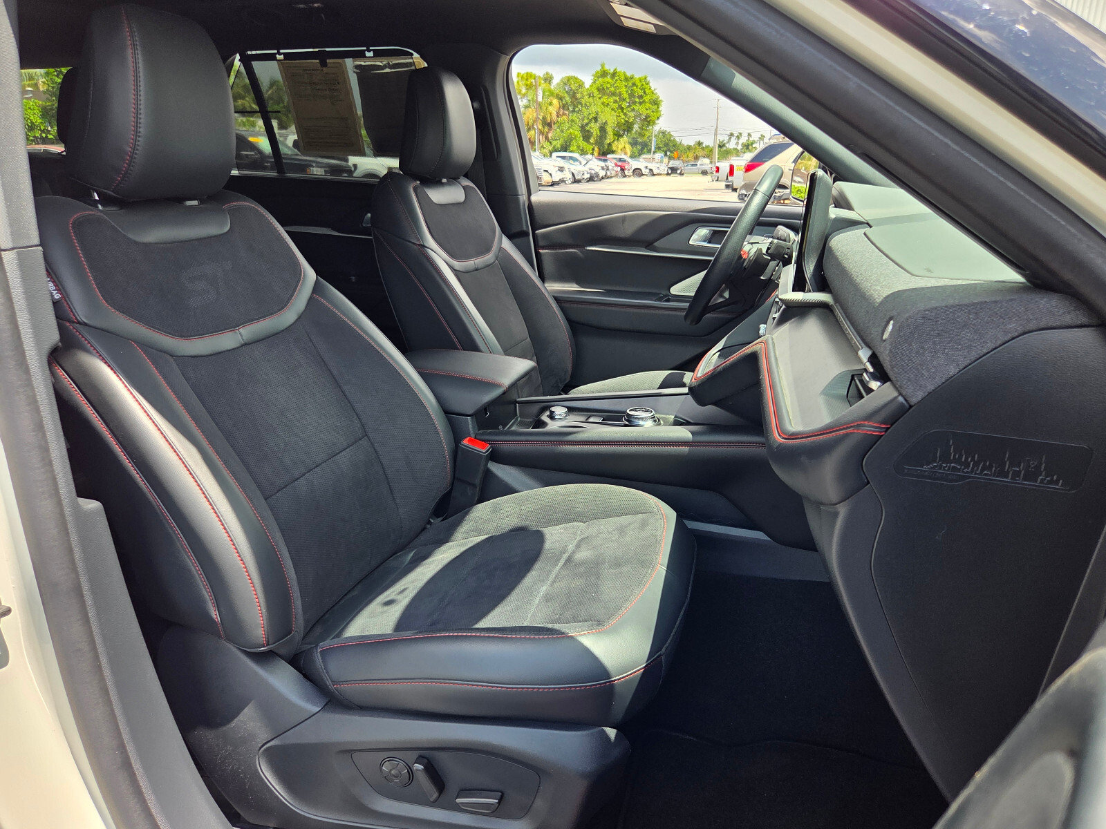 Used 2025 Ford Explorer ST AWD/4WD image 18