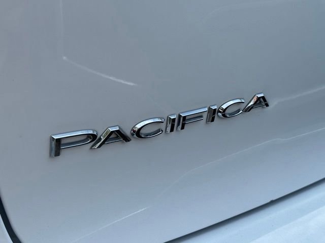 Used 2025 Chrysler Pacifica Select FWD image 3