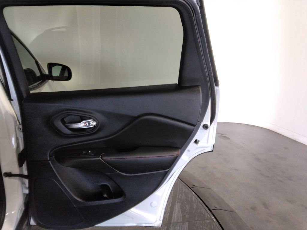 Used 2021 Jeep Cherokee Trailhawk image 42