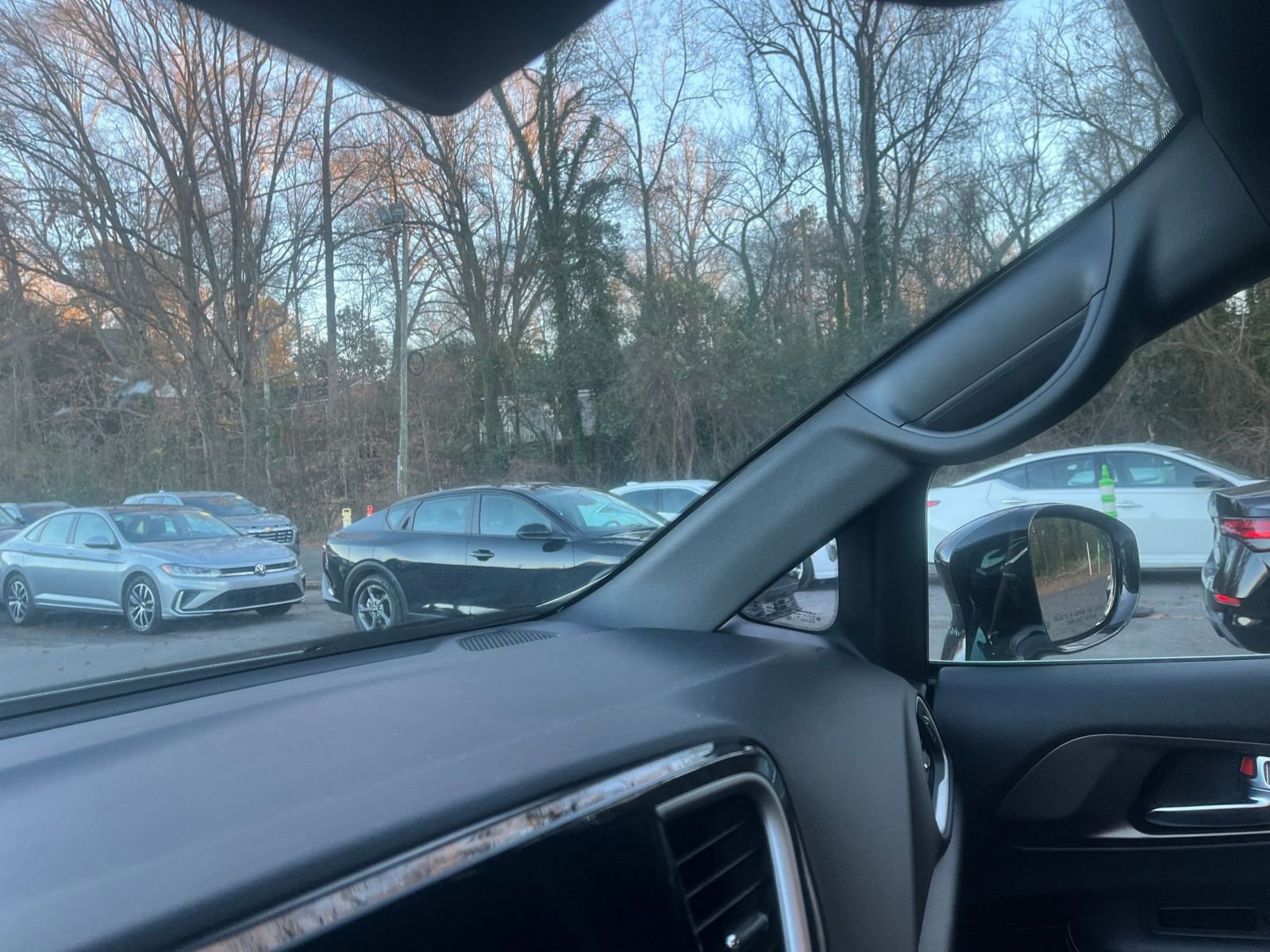 Used 2025 Chrysler Pacifica Select image 36