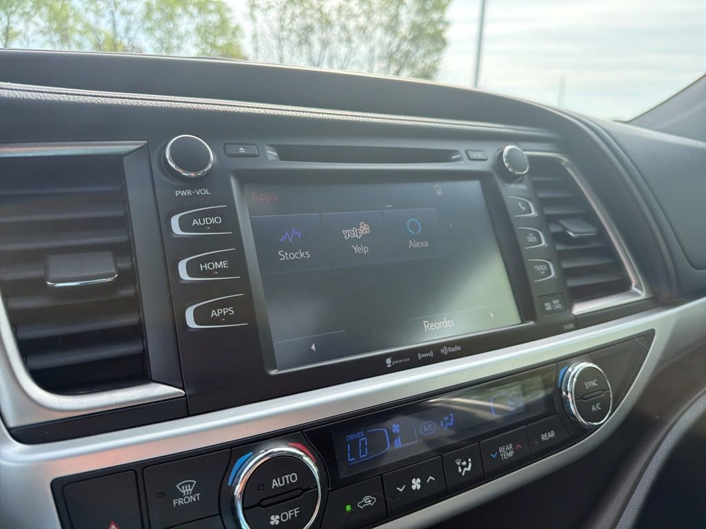 Used 2019 Toyota Highlander XLE AWD/4WD image 33