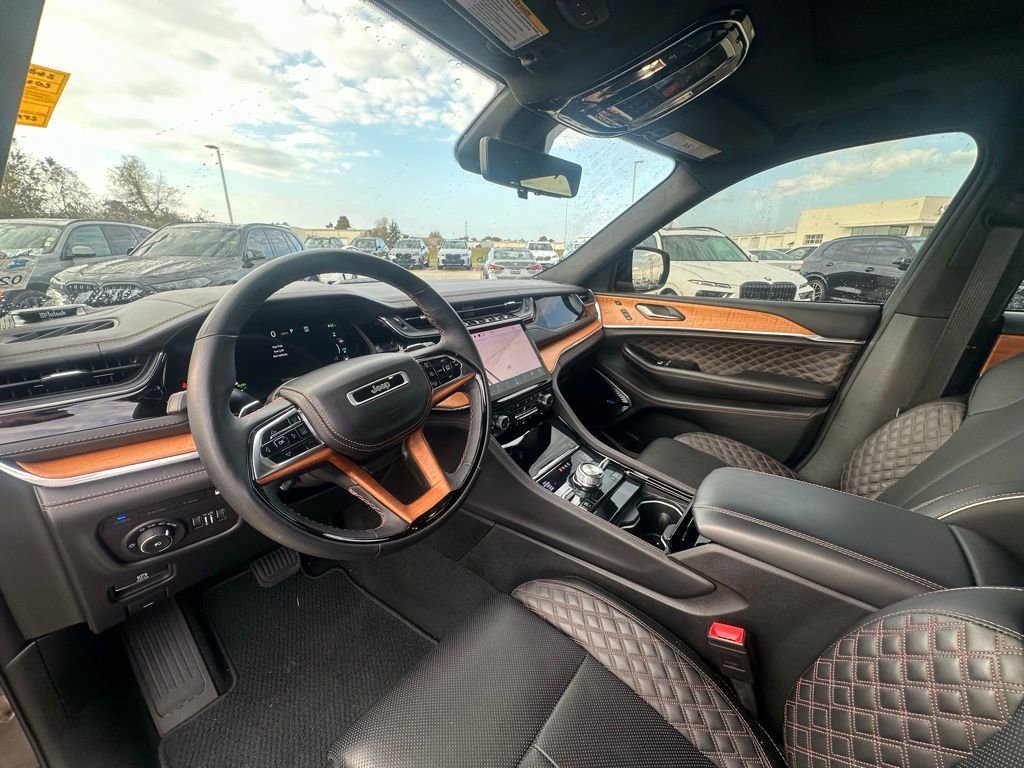 Used 2023 Jeep Grand Cherokee Summit image 12