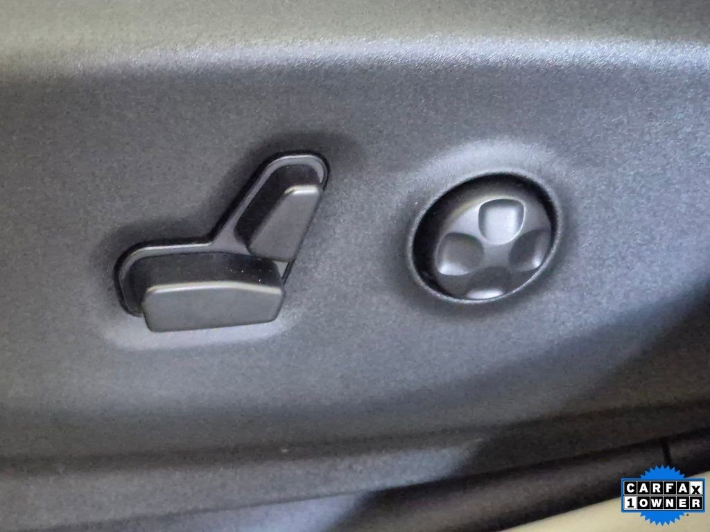 Used 2024 Chrysler Pacifica Touring-L image 15