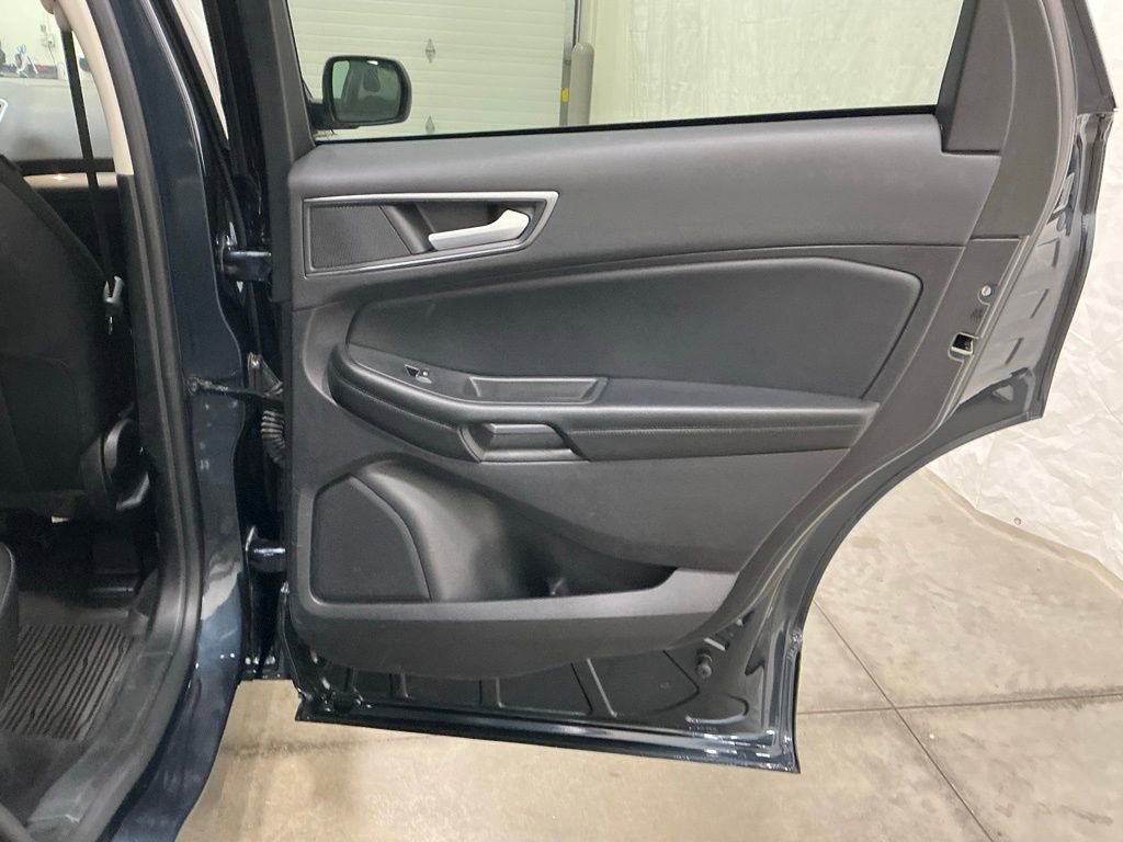 Used 2022 Ford Edge SE w/ Black Appearance Package image 23