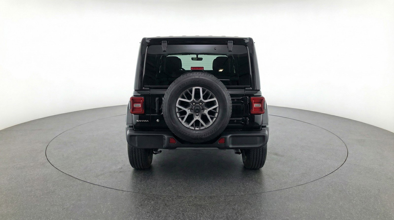 Used 2025 Jeep Wrangler Sahara image 7