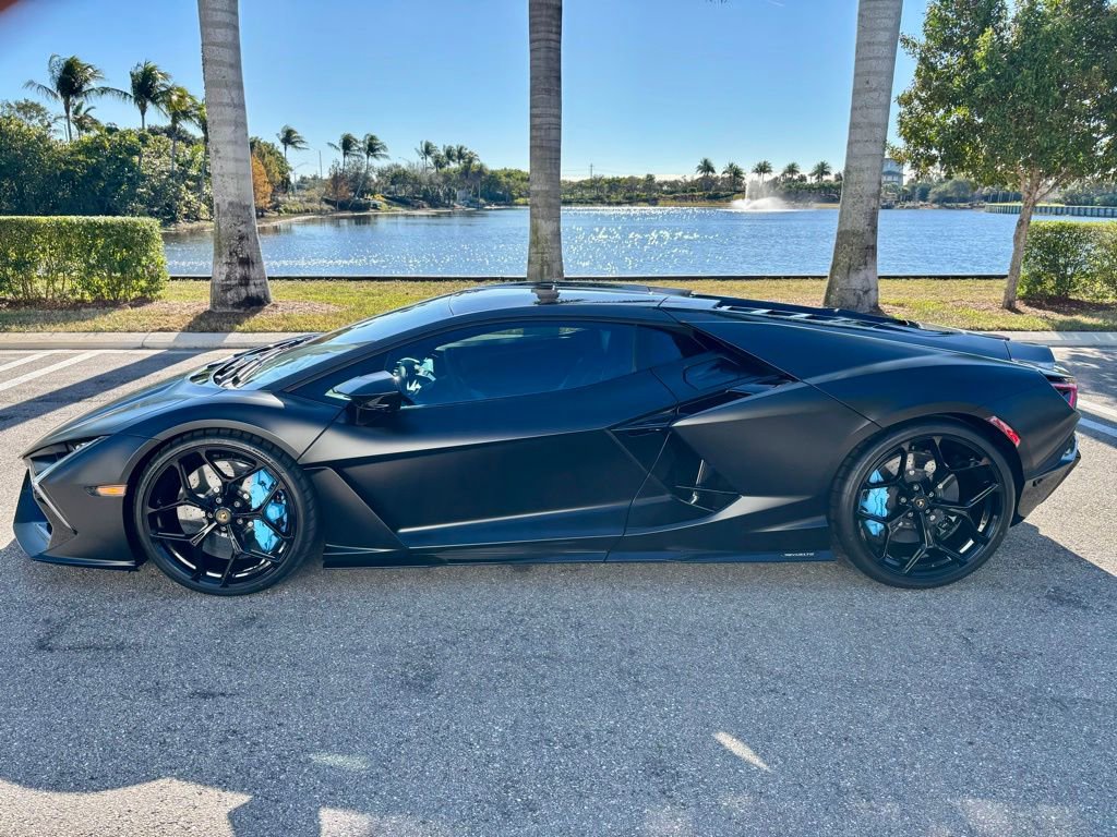 Used 2025 Lamborghini Revuelto image 10