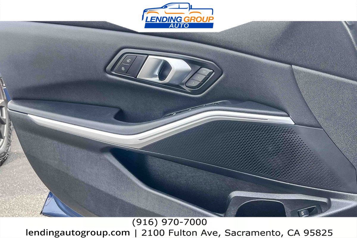 Used 2024 BMW 330i Sedan w/ Premium Package image 19