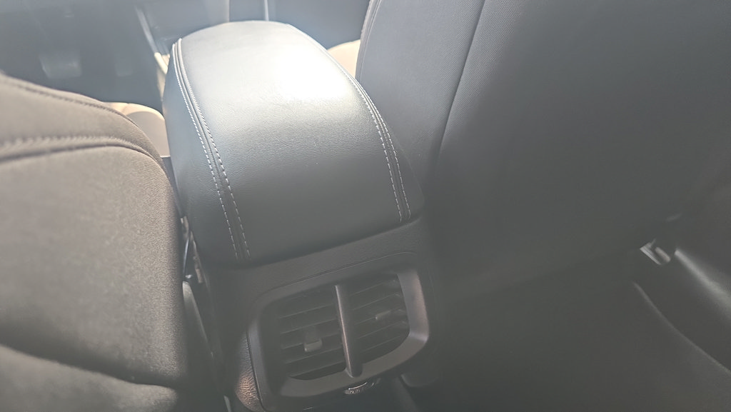 Used 2020 Jeep Cherokee Latitude FWD image 11