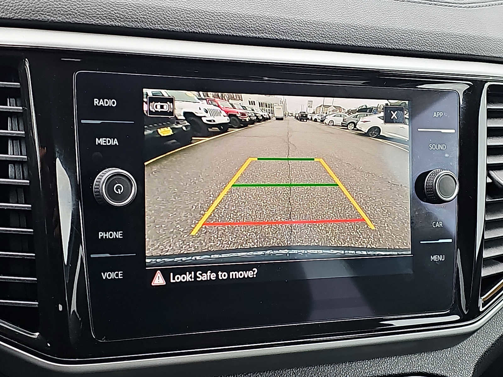 Used 2022 Volkswagen Atlas Cross Sport SE image 18