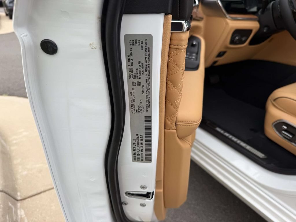 New 2026 Jeep Grand Cherokee L Summit w/ Advanced Protech Group IV AWD/4WD image 36
