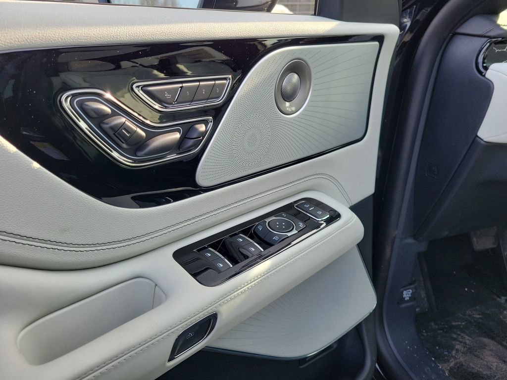 New 2026 Lincoln Aviator Black Label w/ Dynamic Handling Package image 19