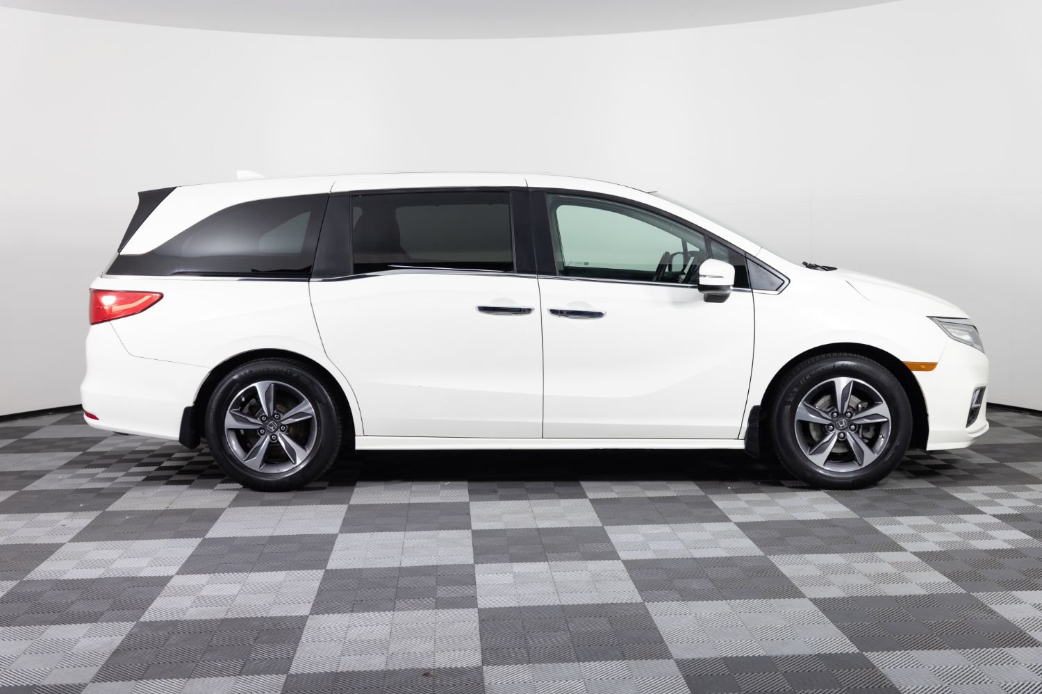Used 2018 Honda Odyssey Touring image 9