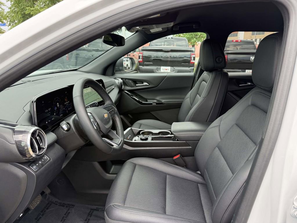 Used 2026 Chevrolet Equinox LT w/ Convenience Package II AWD/4WD image 13