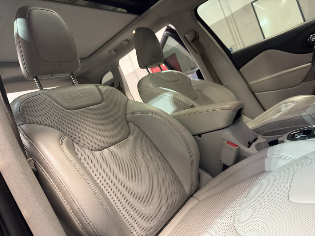 Used 2019 Jeep Cherokee Limited AWD/4WD image 24