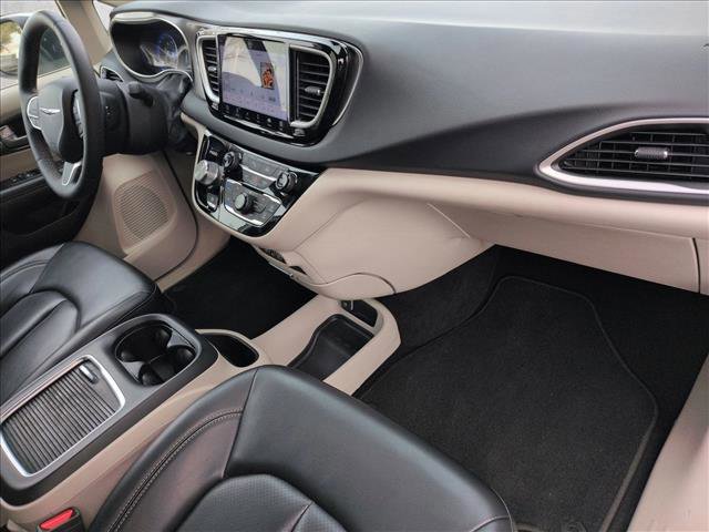 Used 2023 Chrysler Pacifica Touring-L FWD image 23