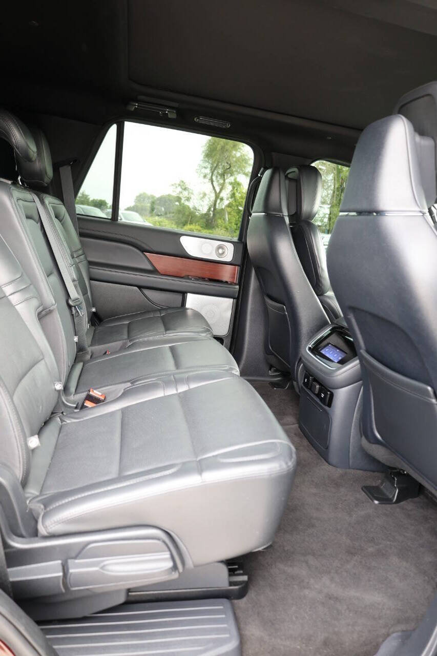 Used 2023 Lincoln Navigator Reserve AWD/4WD image 16