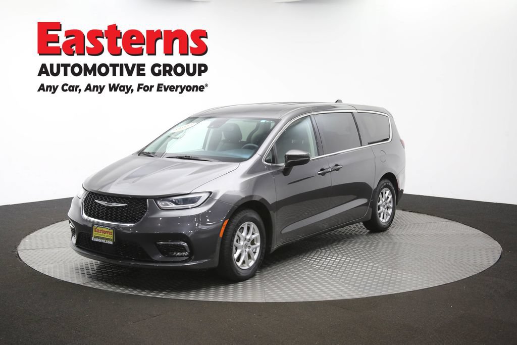 Used 2023 Chrysler Pacifica Touring-L FWD image 56