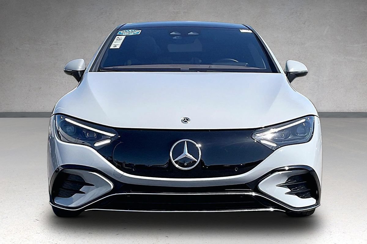 Used 2023 Mercedes-Benz EQE 500 4MATIC Sedan image 3