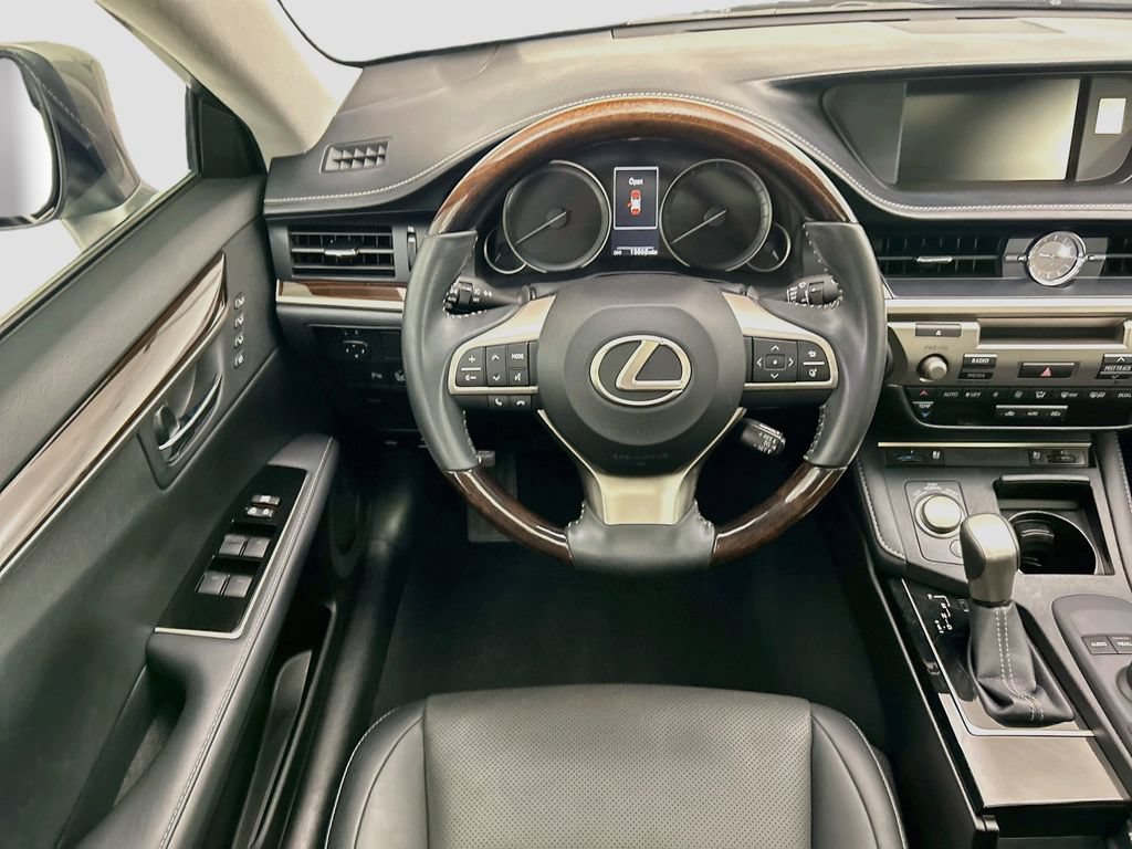 Used 2016 Lexus ES 350 w/ Premium Package w/Wood Trim FWD image 10