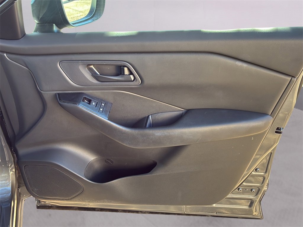 Used 2024 Nissan Rogue S image 19