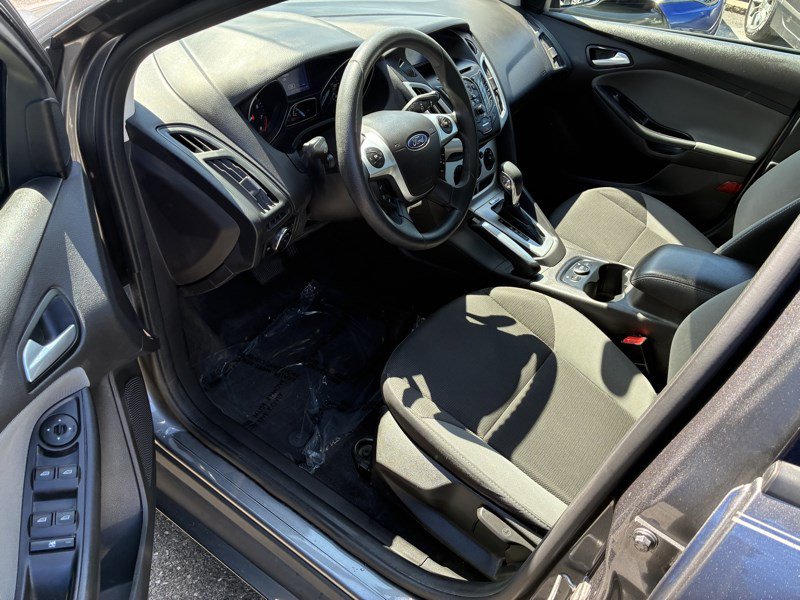 Used 2013 Ford Focus SE w/ SE Winter Pkg FWD image 7