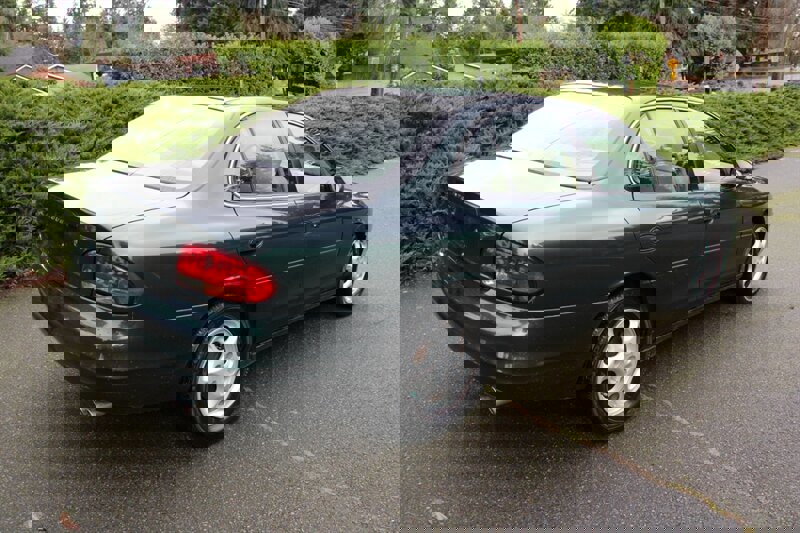 Used 1998 Oldsmobile Intrigue GL image 3