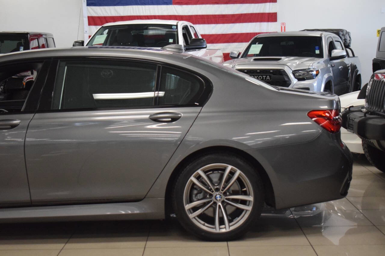 Used 2018 BMW 750i image 16
