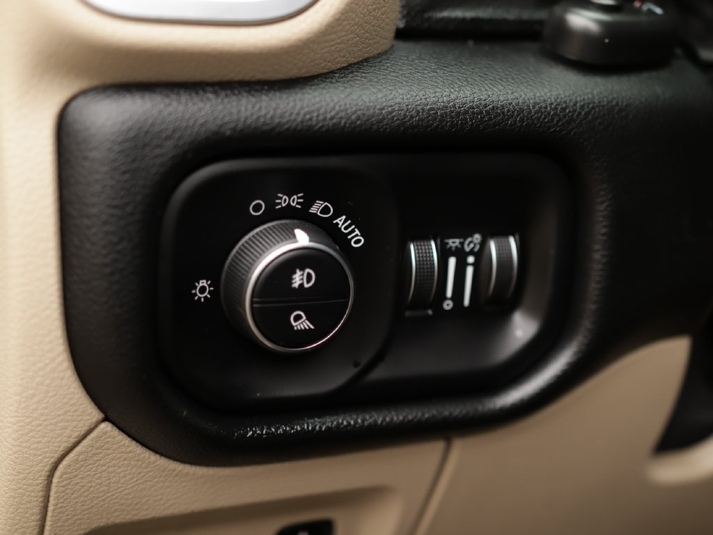 Used 2019 RAM 1500 Big Horn AWD/4WD image 10