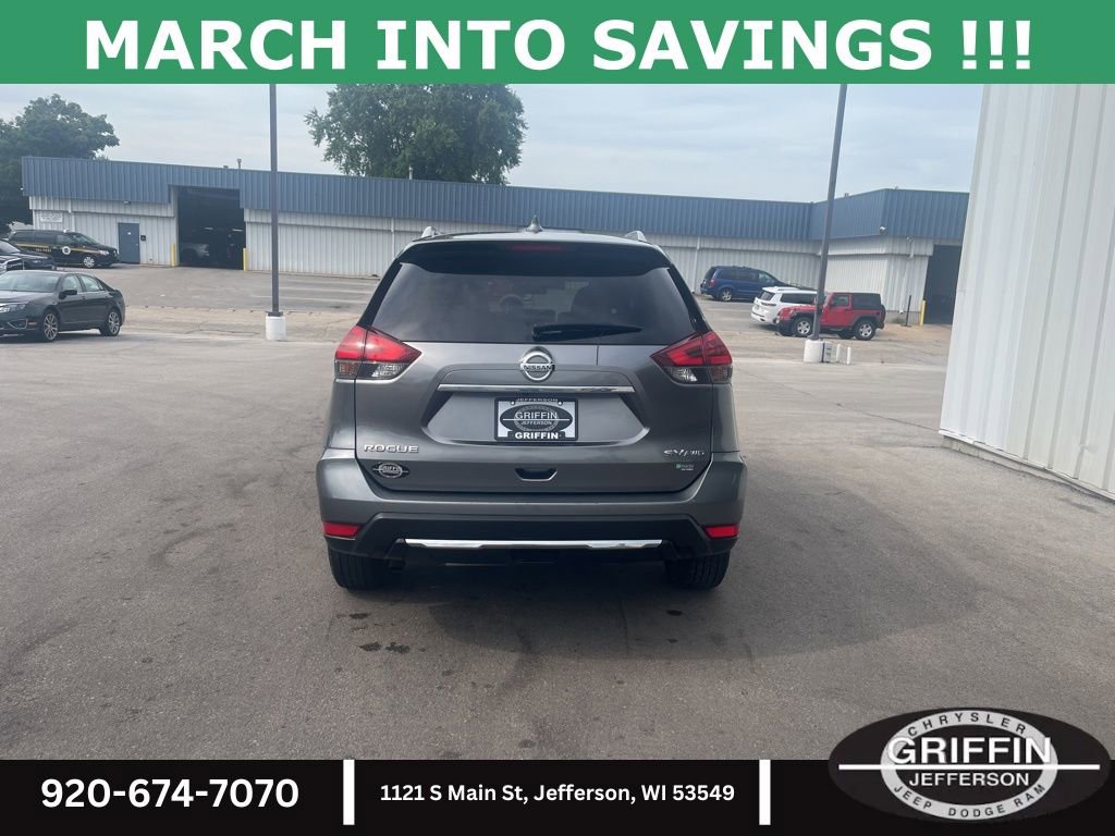 Used 2018 Nissan Rogue SV image 4