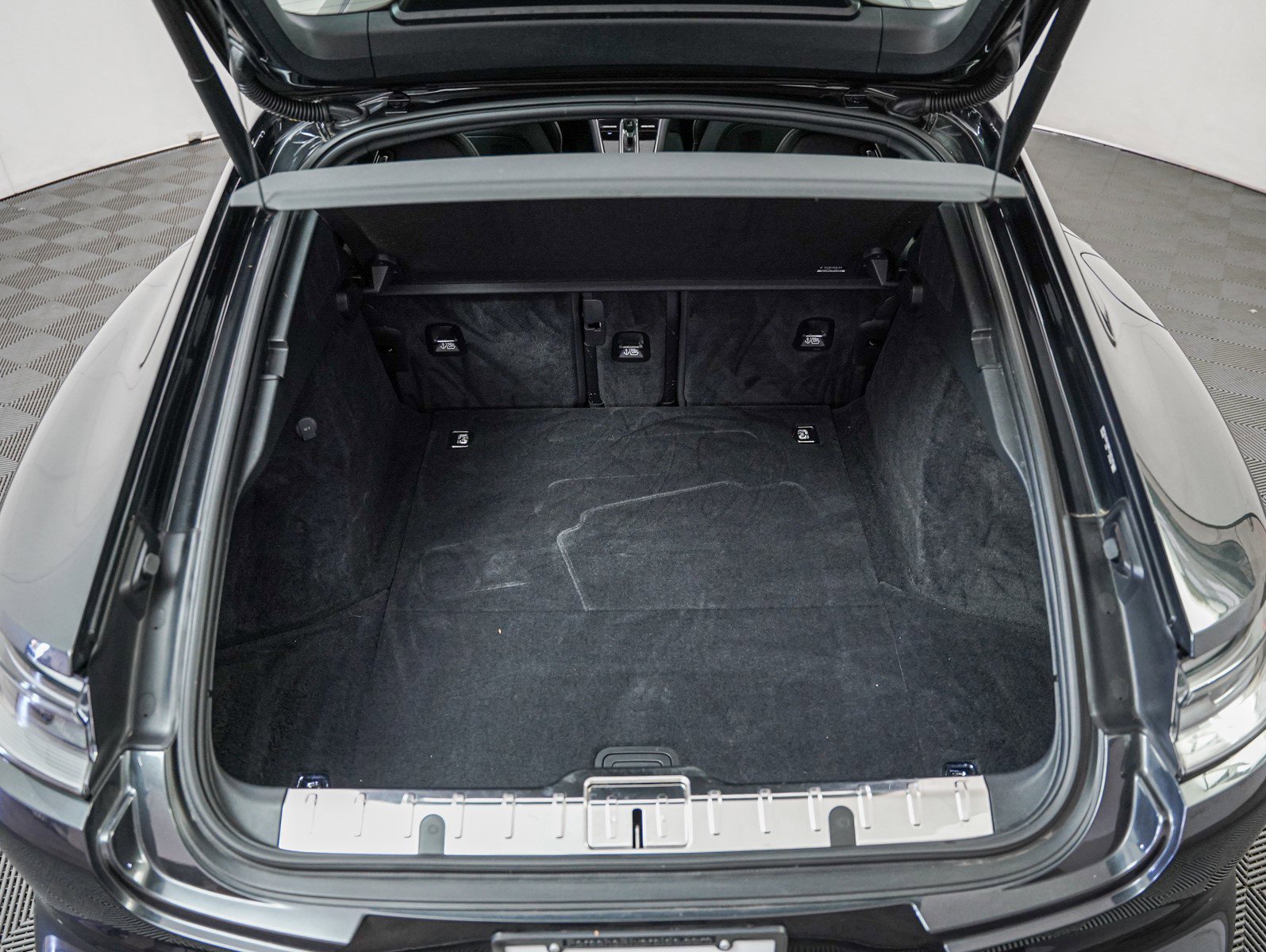 Used 2023 Porsche Panamera 4 Platinum Edition w/ Assistance Package image 26