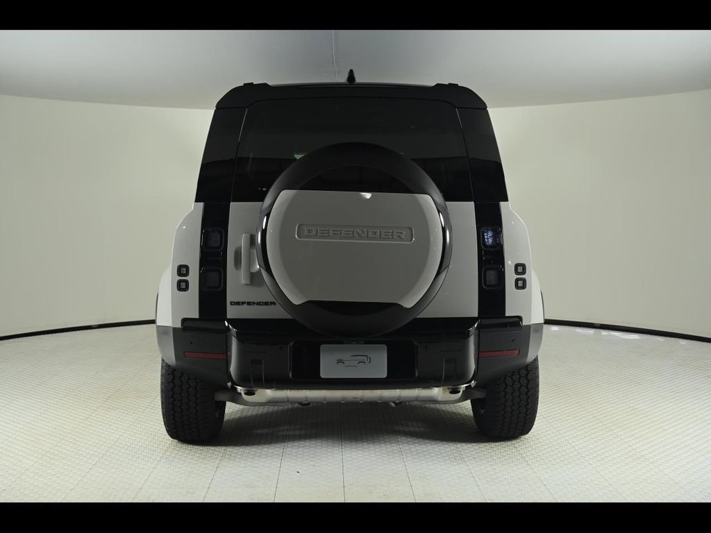 New 2026 Land Rover Defender 110 S image 4