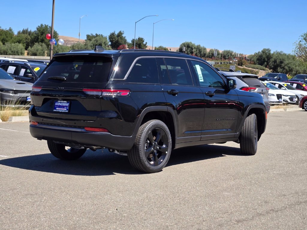 New 2026 Jeep Grand Cherokee Limited w/ Limited Altitude Package AWD/4WD image 3