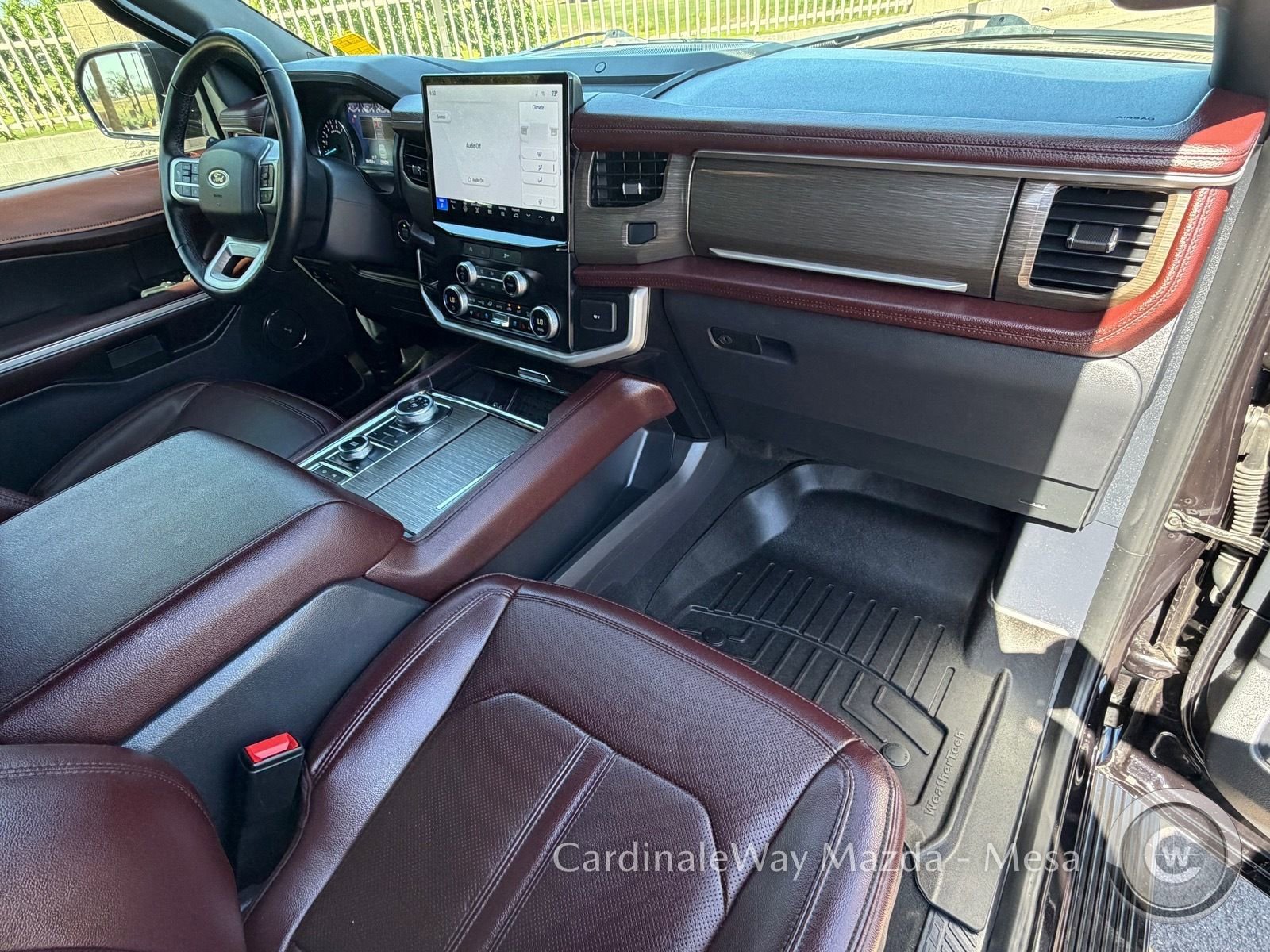 Used 2024 Ford Expedition Limited AWD/4WD image 11