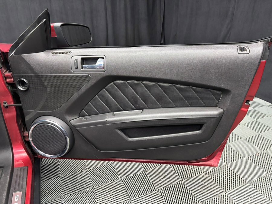 Used 2010 Ford Mustang Premium image 36