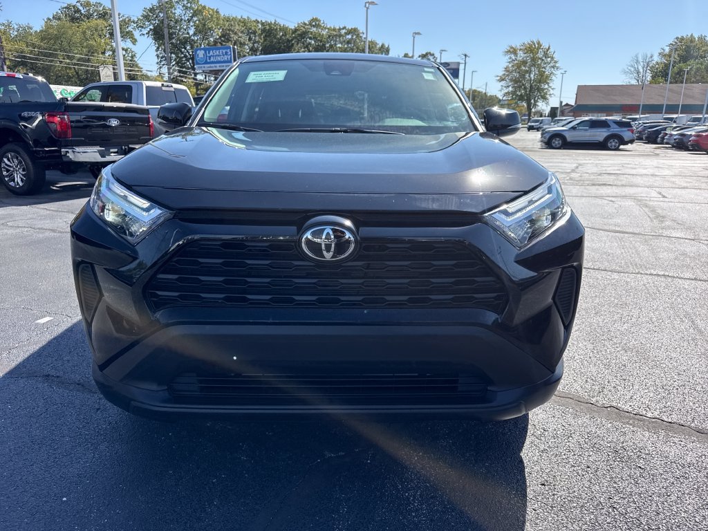 Used 2025 Toyota RAV4 LE AWD/4WD image 3