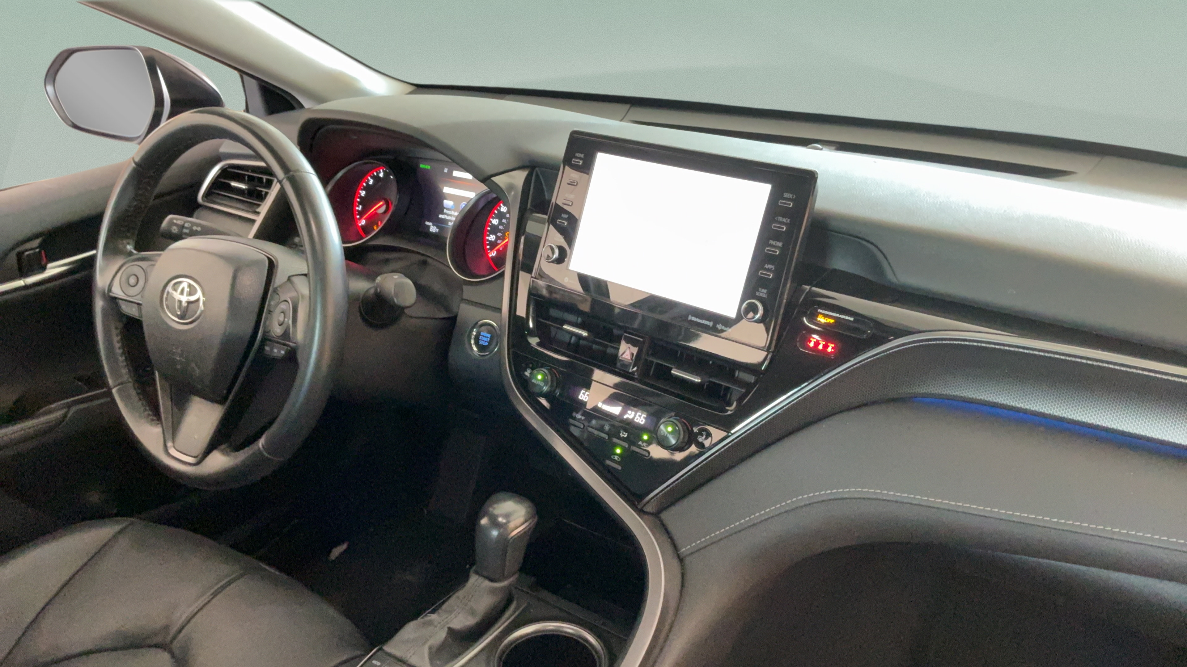 Used 2024 Toyota Camry XSE FWD image 31