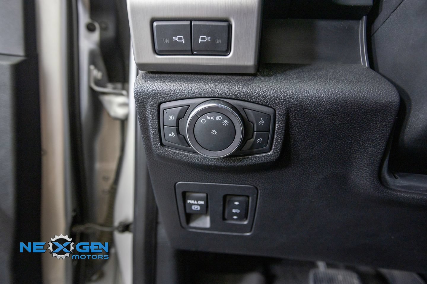 Used 2019 Ford F150 Platinum w/ Equipment Group 701A Luxury AWD/4WD image 13