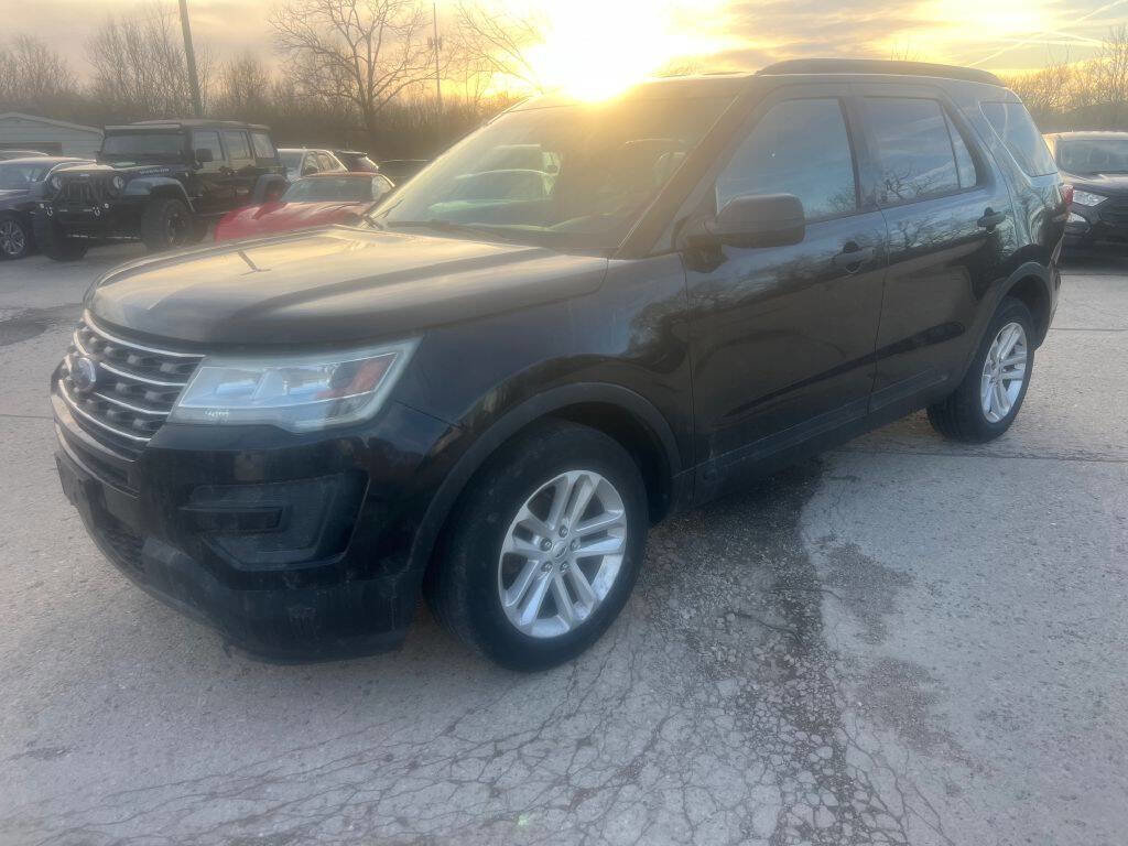 Used 2017 Ford Explorer FWD image 3