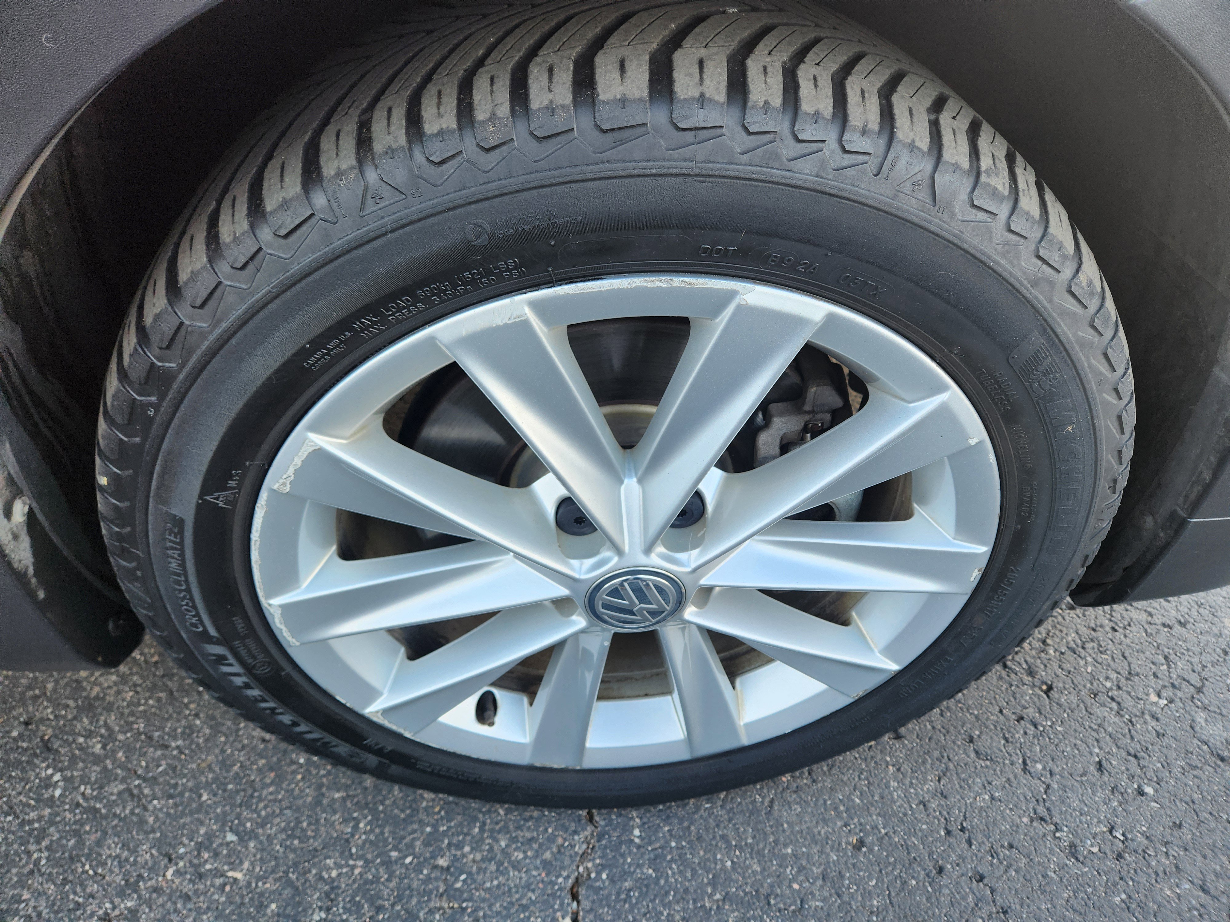 Used 2017 Volkswagen Golf Alltrack S image 29