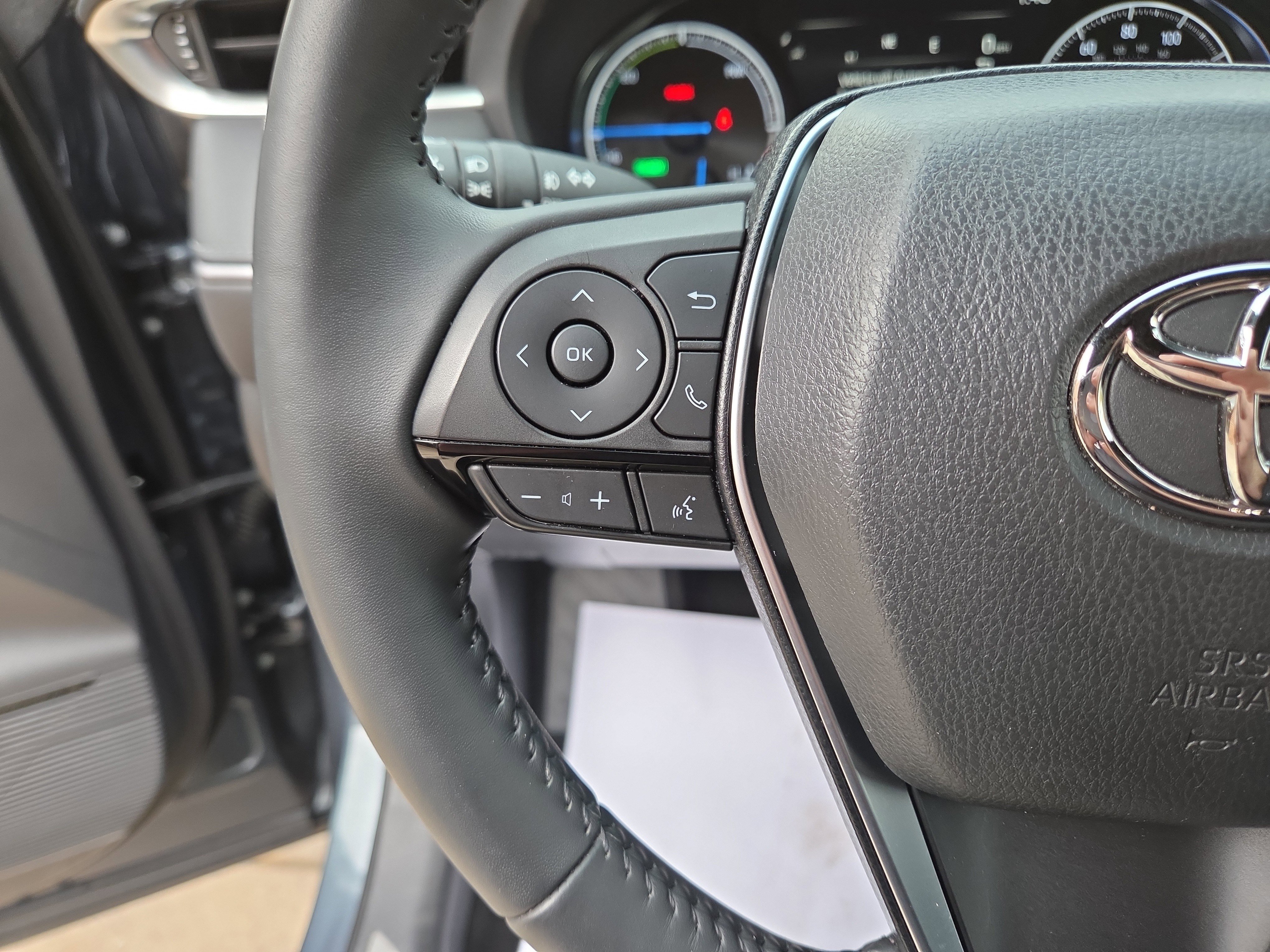 Used 2023 Toyota Venza XLE image 18