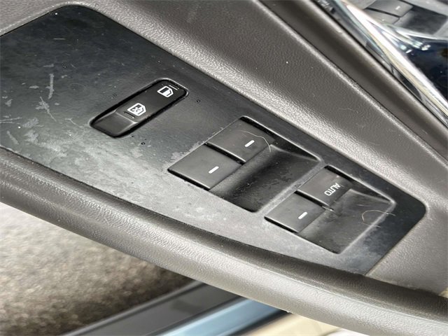 Used 2010 Ford Taurus SEL image 25