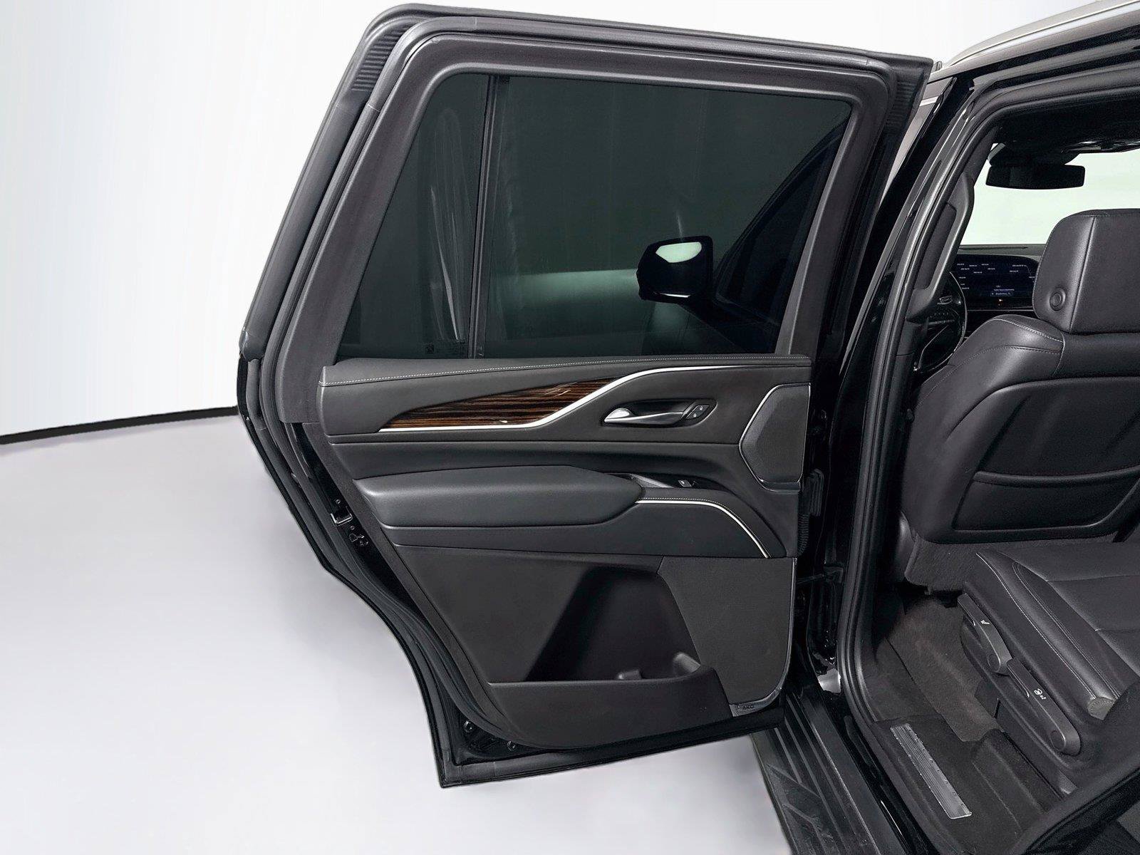 Used 2023 Cadillac Escalade Luxury RWD image 27