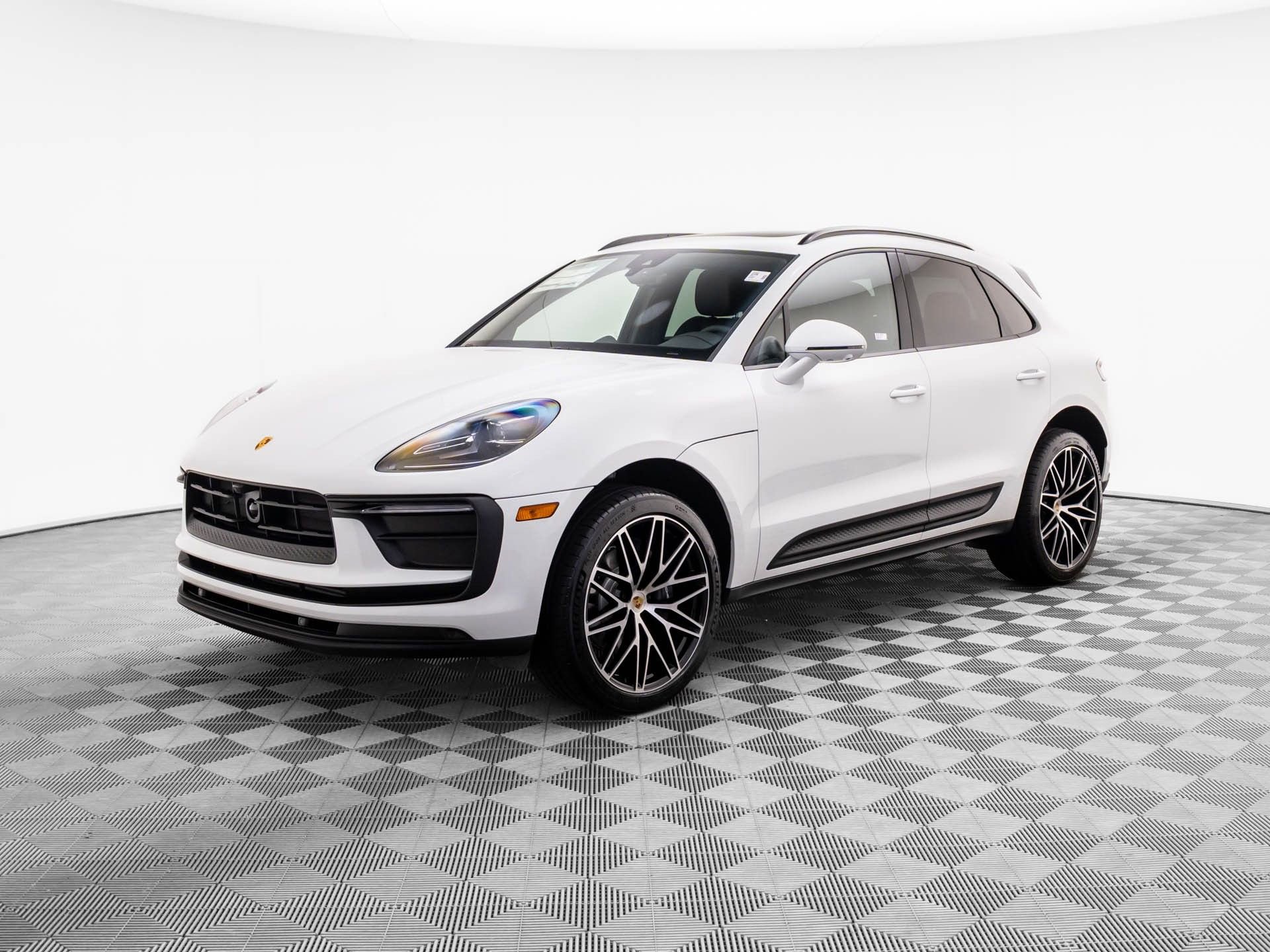 Certified 2026 Porsche Macan image 1