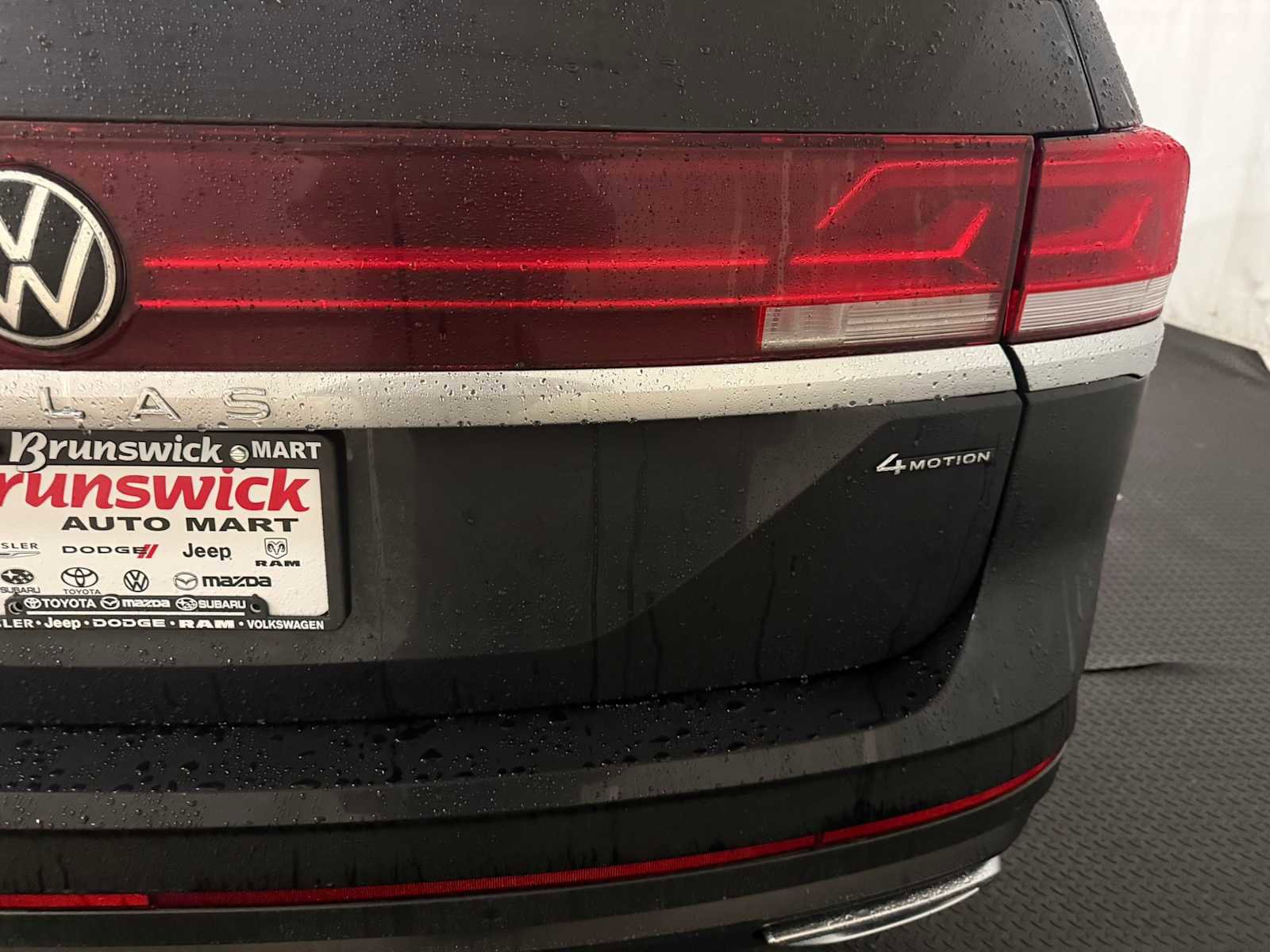 Certified 2025 Volkswagen Atlas SE image 18