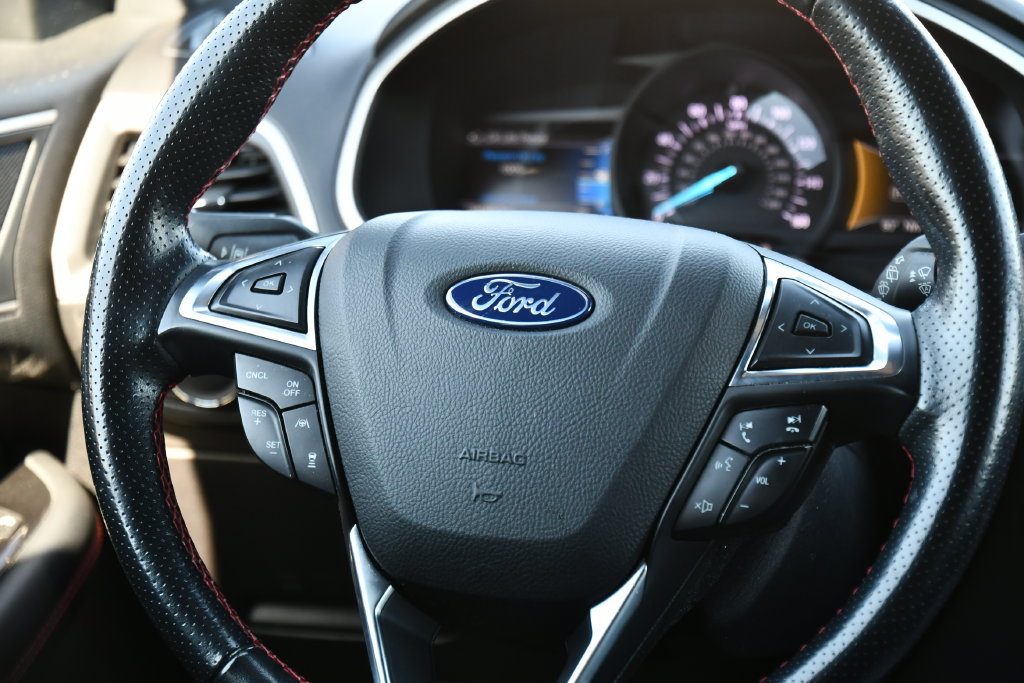 Used 2020 Ford Edge ST-Line FWD image 32